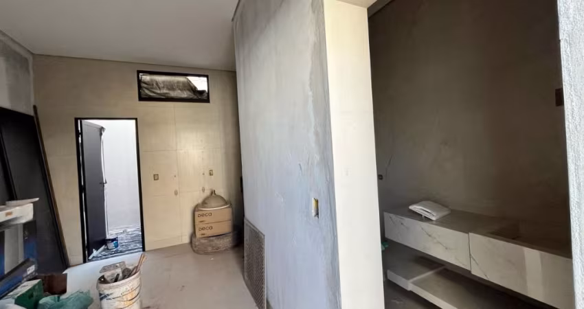 Casa com 3 suíte bairro e closet no Bairro  Interlago.