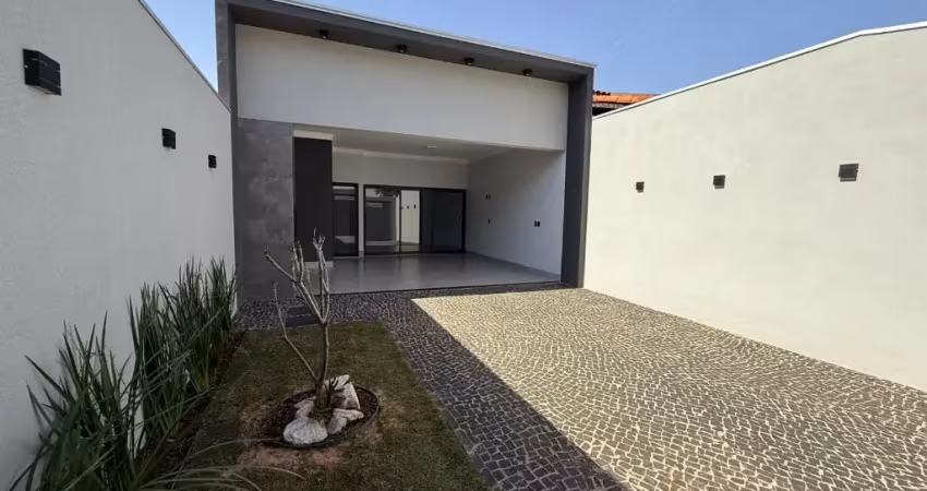 Casa com 3 quartos, sendo 1 suíte com closet, toda aarmariada.