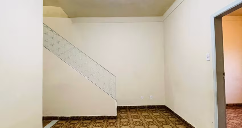 Casa única frente de rua 3 quartos e terraço - Penha