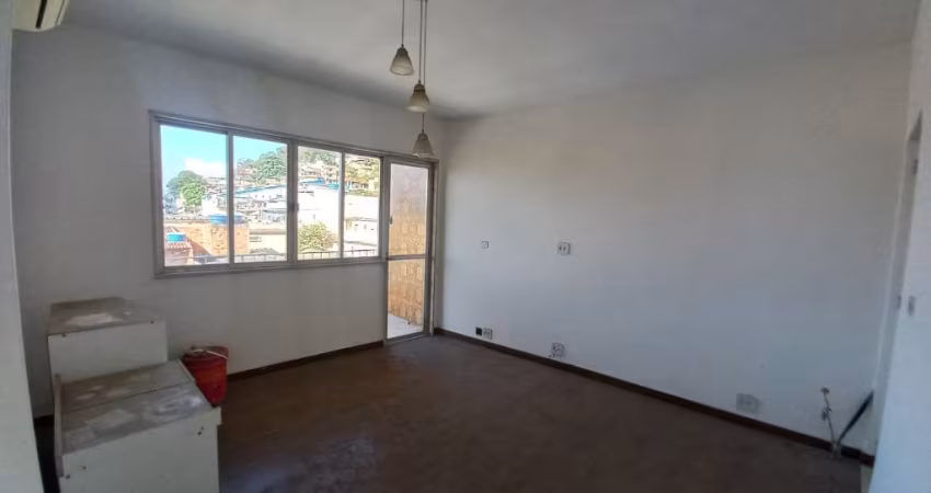Amplo Apartamento 2 quartos, dependência e vaga