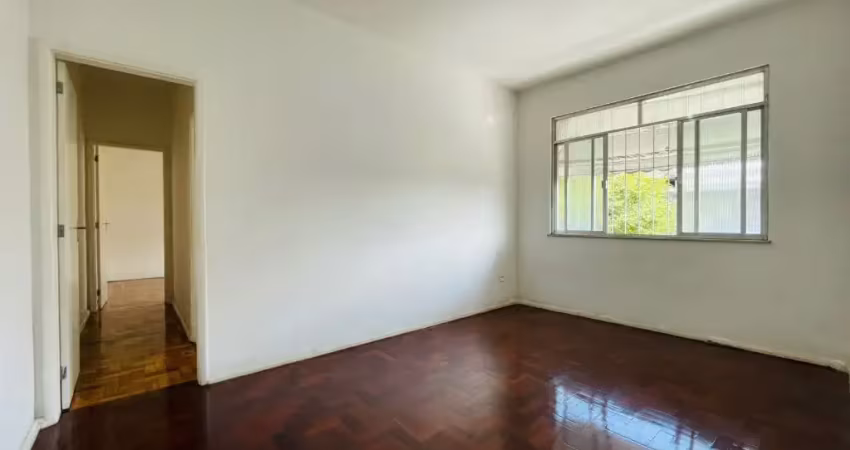 Apartamento 2 quartos, amplo, 2 vagas de garagem. aceitando financiamento
