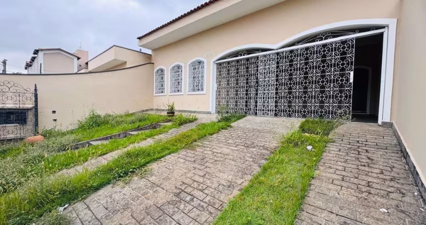 Casa térrea com uma edícula e um amplo terreno de 400m², no Alto Ipiranga em Mogi das Cruzes.
