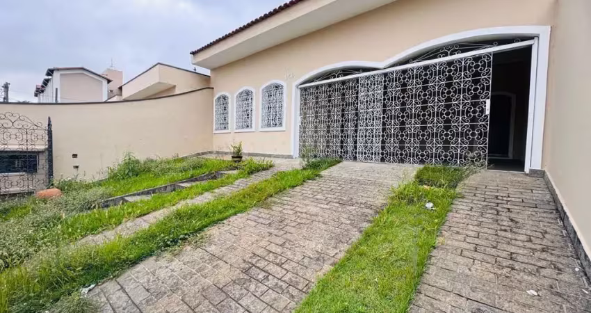 Casa térrea com uma edícula e um amplo terreno de 400m², no alto ipiranga em mogi das cruzes.