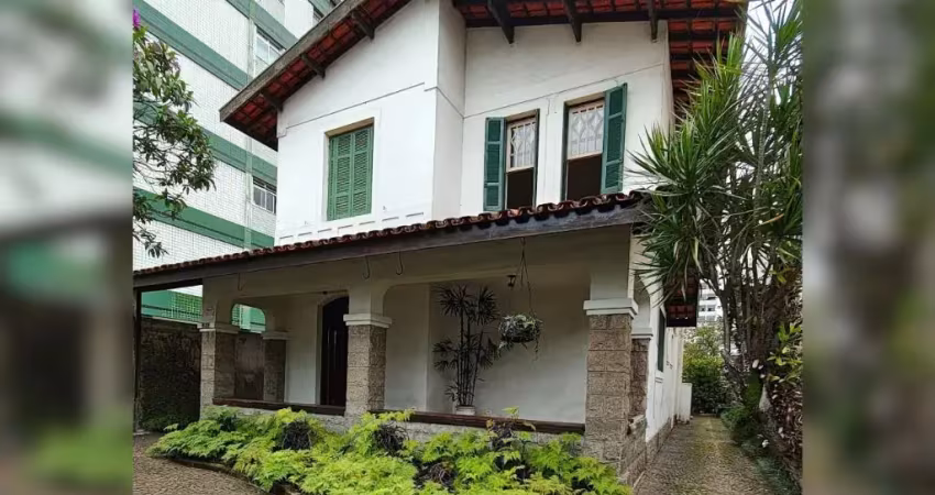 Magnífico sobrado com 635m² - potencial para moradia e comércio!