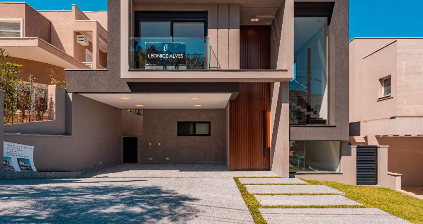 CASA MODERNA COM FAIXADA IMPONENTE