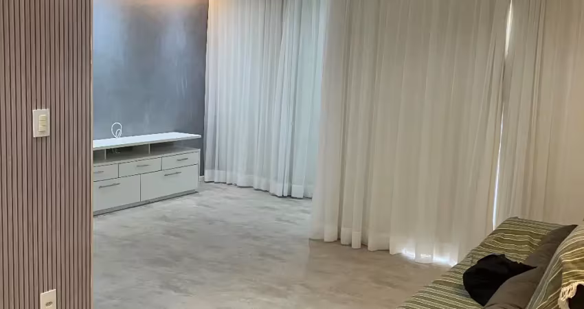 Excelente apartamento, 2/4, sala ampliada, mobiliado, varanda.