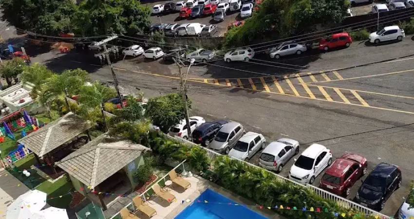 Excelente apartamento 2/4 na paralela, armários planejados