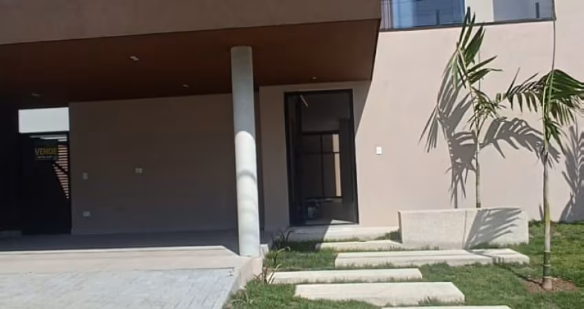 CASA  FINO ACABAMENTO - CONDOMINIO ARUANÂ