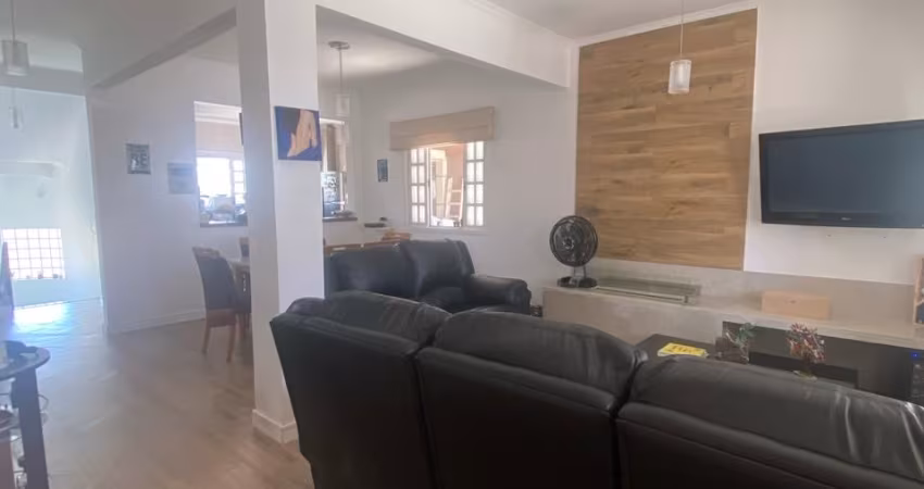 LINDA CASA NO URBANOVA  5 QUARTOS