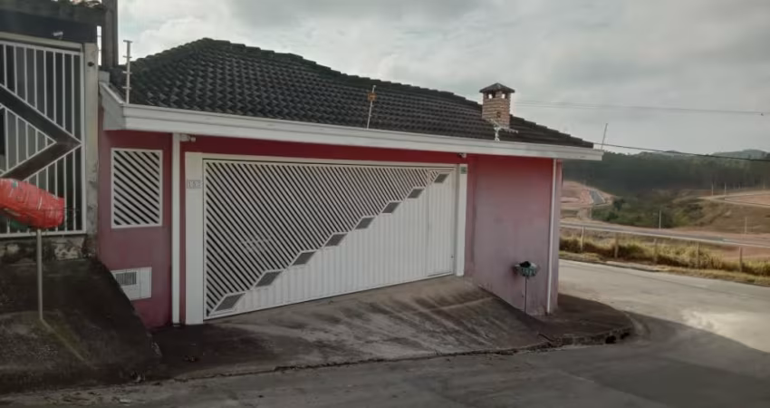 LINDA CASA E ESPAÇOSA NO VILA DAS FLORES