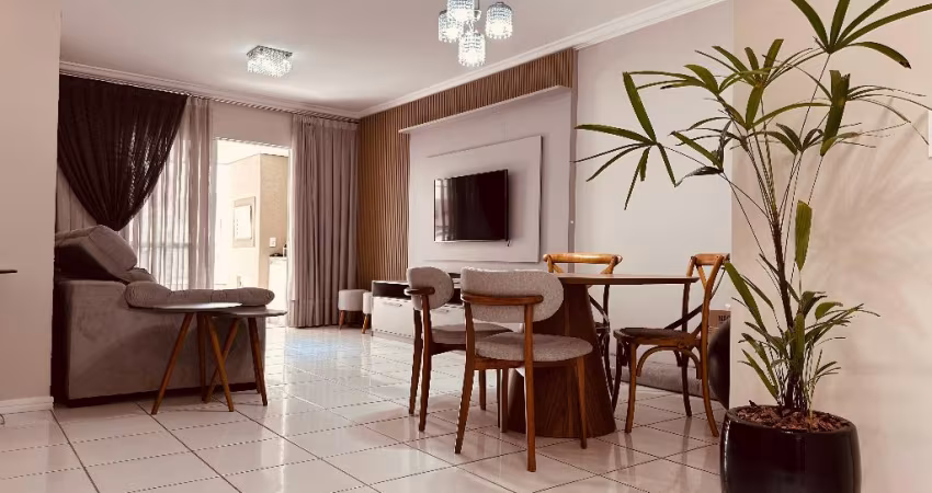 Apartamento 03 dormitórios em ótima localização em Meia Praia.