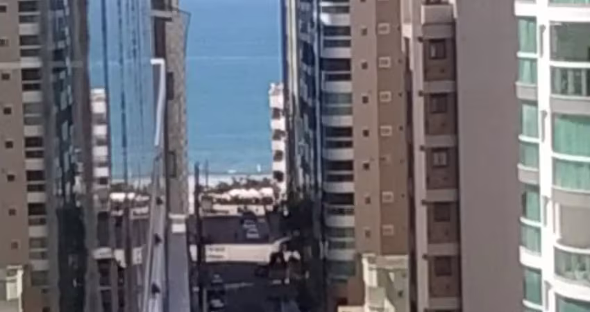 Apartamento amplo com 3 dormitórios | 120 m² | 2 vagas | 500 m do mar