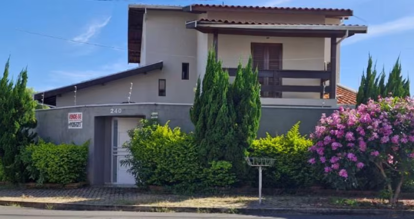 Casa para Viver, Sonhar e Receber Amigos: Conforto, Natureza e Lazer em um Único Espaço