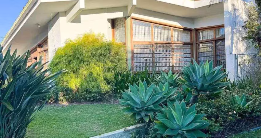 Imóvel para venda possui 232 metros quadrados com 3 quartos em Córrego Grande - Florianópolis - SC