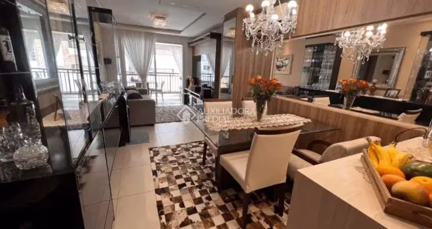 Apartamento com 3 quartos em Abraão - Florianópolis - SC