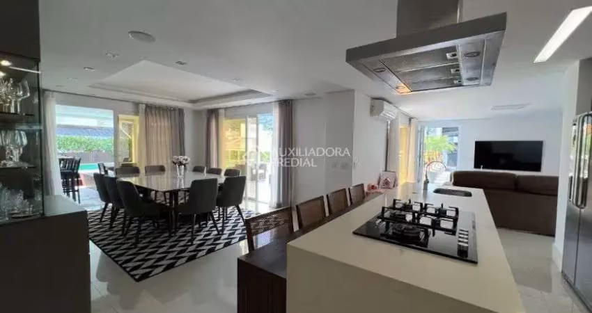 Casa em condomínio com 4 quartos em Itacorubi - Florianópolis - SC