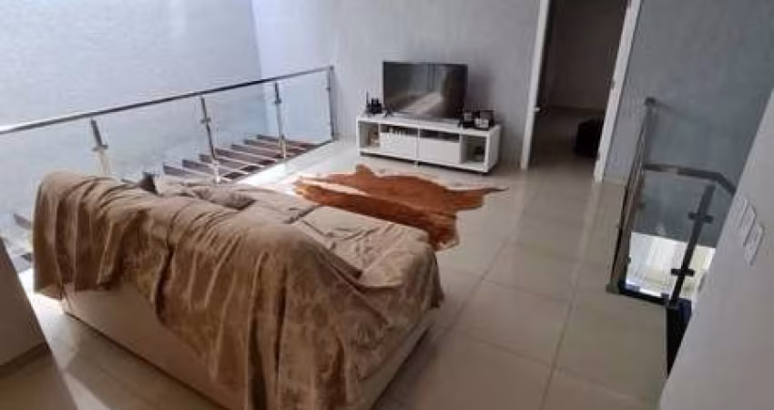 Belíssima casa duplex no melhor condominio da Maraponga.