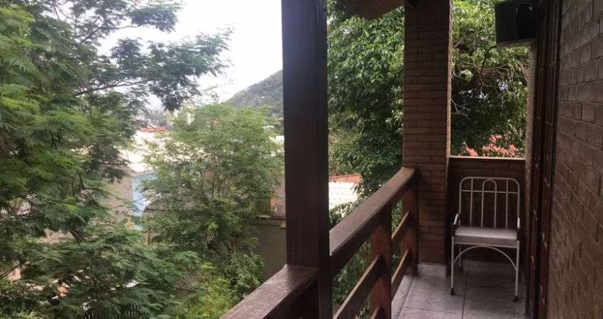 Casa de condomínio para venda com 455 metros quadrados com 4 quartos