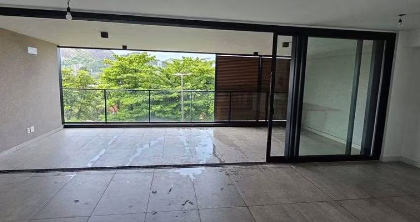 Apartamento para venda possui 214 metros quadrados com 4 quartos em Lagoa - Rio de Janeiro