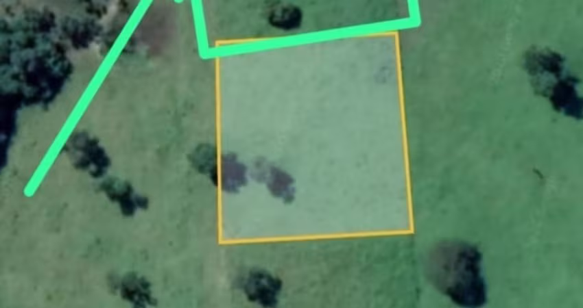 Vendo terreno , lugar tranquilo e bom para investimento.