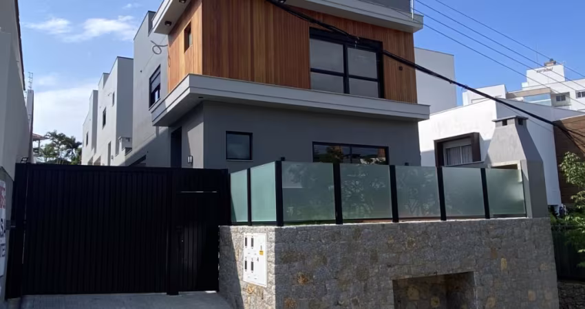 Casa Nova de Alto Padrão no Córrego Grande – Florianópolis/SC