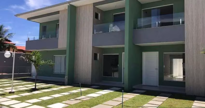 Casa duplex de condomínio, duas suítes, a 500 m da praia