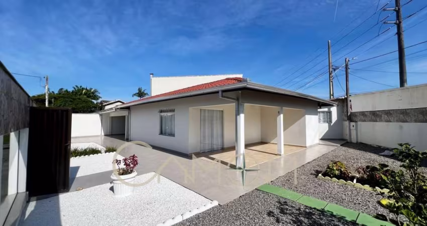 Casa para Venda em Guaratuba, Centro, 3 dormitórios, 1 suíte, 3 banheiros, 2 vagas