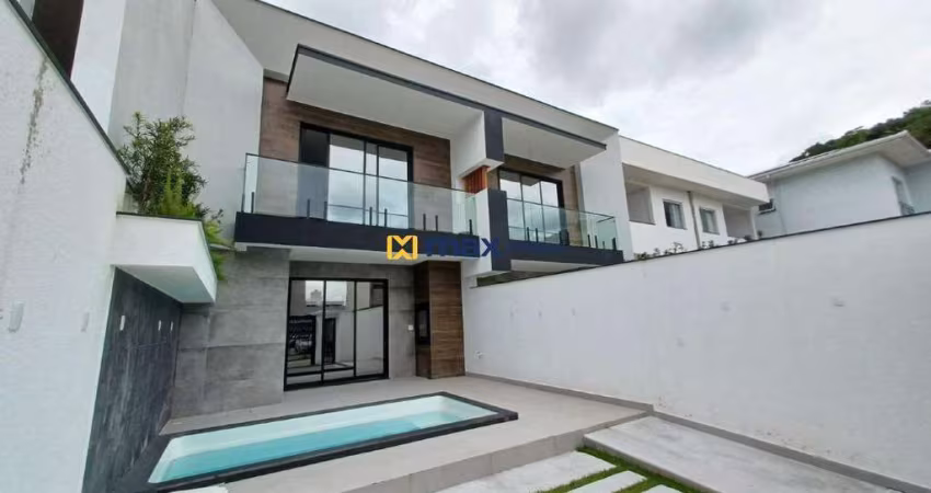 Casa à venda em Camboriú | 11 min da praia – 3 suítes e piscina