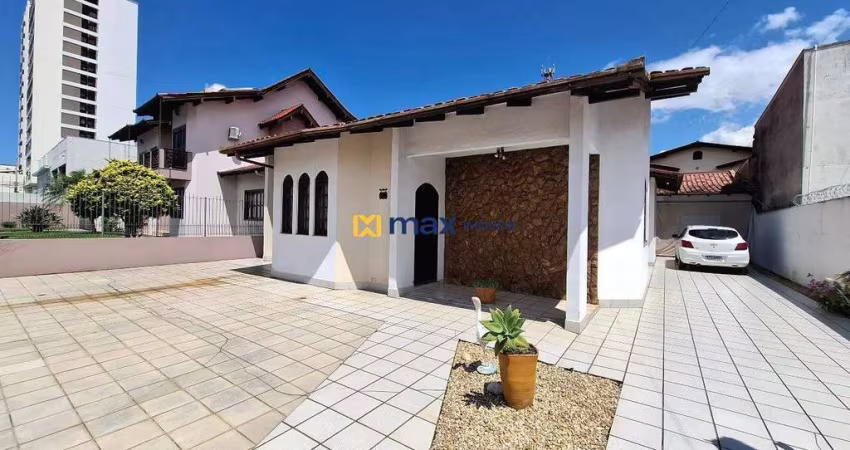 Casa ampla com 4 quartos (1 suíte) à venda no bairro São João em Itajaí