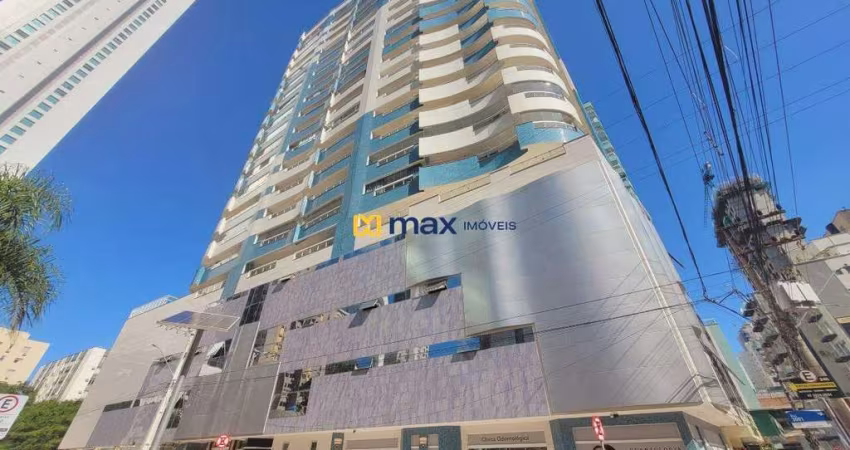 Venda apartamento quadra mar com 2 quartos sendo 1 suíte, sacada ampla com churrasqueira carvão e 1 vaga privativa - Centro Balneário Camboriú