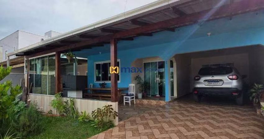 Casa ampla com 3 quartos à venda no bairro Espinheiros em Itajaí