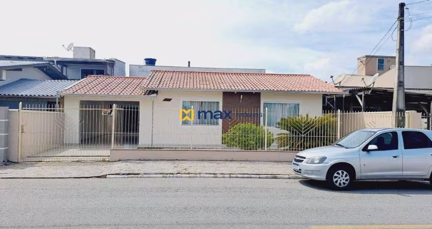 Casa ampla com 3 quartos e espaço gourmet à venda no bairro Cordeiros em Itajaí