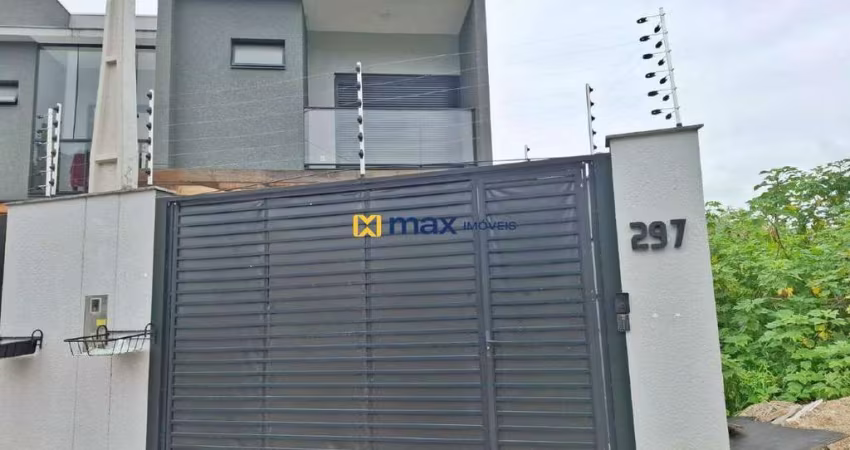 Venda: Sobrado com 3 suítes, piscina privativa e garagem para 2 carros, Rio Pequeno em Camboriú