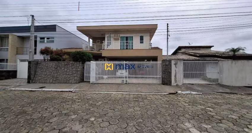 Excelente casa averbada, 5 quartos (4 suítes) à venda, São Judas, Itajaí