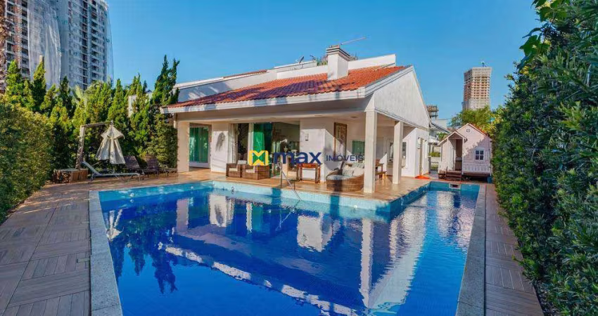 Excelente casa alto padrão mobiliada, 3 suítes e 2 demi suítes, Praia Brava