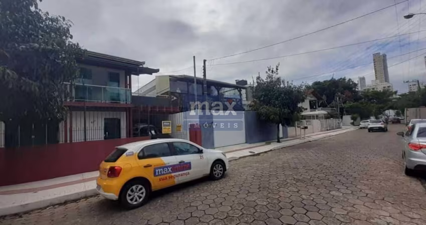 Casa 3 dormitórios. Centro - Balneário Camboriú.