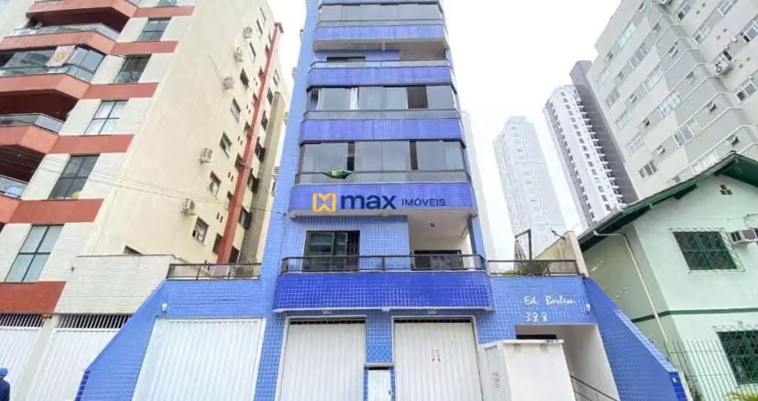 Apartamento mobiliado com 3 dormitórios no Centro de Balneário Camboriú!
