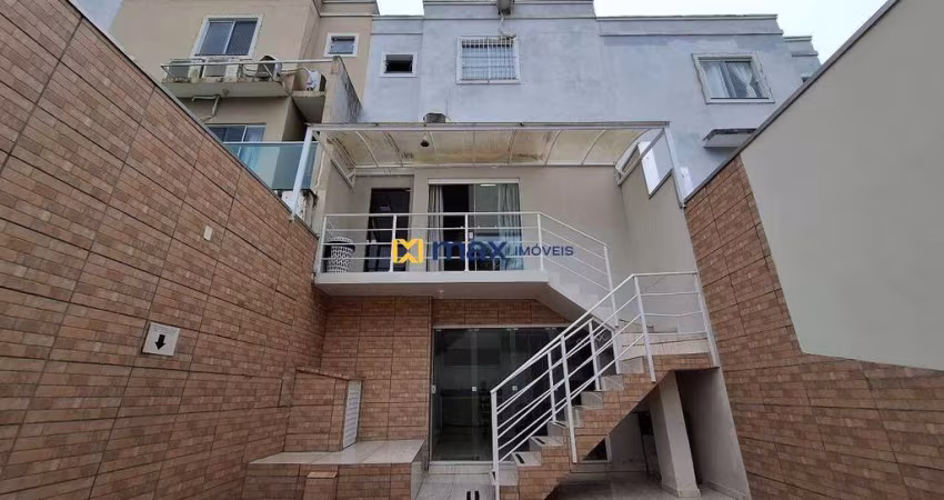Excelente casa geminada semi mobiliada com 2 suítes à venda no bairro Fazendinha em Itajaí