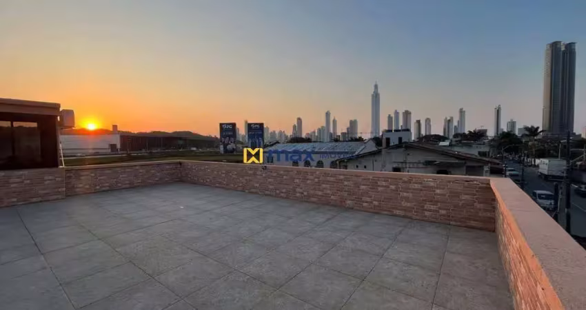 Casa à venda no bairro da Barra – Balneário Camboriú 4 Suítes. Analisa Permuta