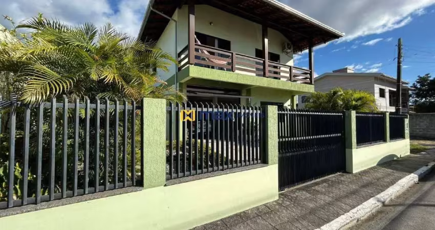 Venda: casa com 275m² 1 suíte + 2 dormitórios, quadra mar, centro, navegantes