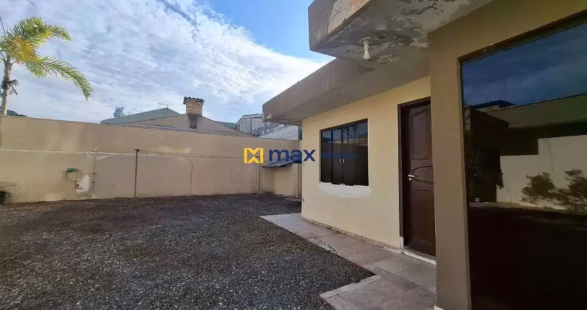 Casa ampla, semi mobiliada com 3 quartos (1 suíte) à venda no bairro ressacada em itajaí
