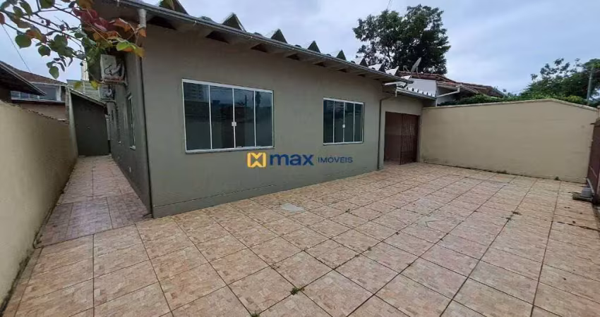 Casa semi mobiliada com 4 quartos e piscina à venda no bairro dom bosco em itajaí