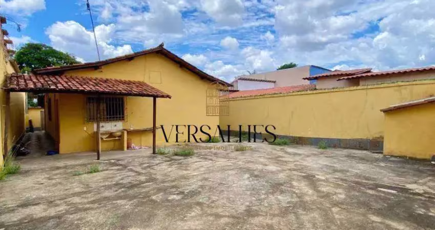 Casa colonial para alugar com 3 quartos, 2 banheiros, 360m², 2 vagas de garagem - bairro planalto