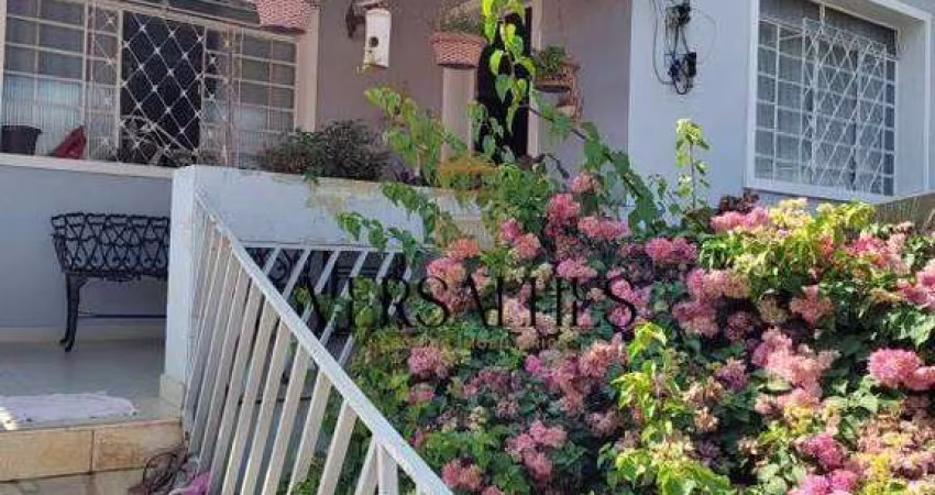 Casa à venda em lote de 360m² com duas residências independentes no bairro Alípio de Melo
