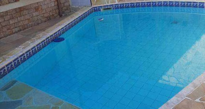 Vendo Ampla Casa Duplex com 6 Quartos, Piscina e Lazer Completo em Piratininga