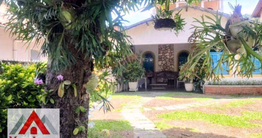 Casa à Venda em São Francisco, Niterói - RJ | 3 Quartos (2 Suítes), Quintal Grande, Área Gourmet e Excelente Localização