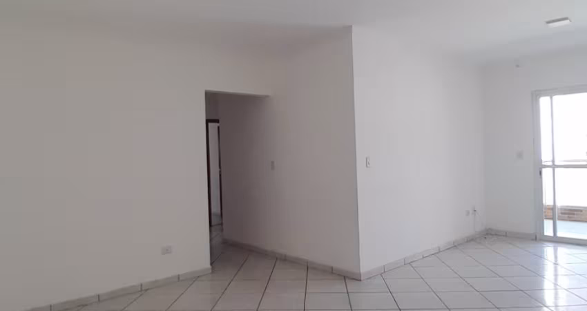 Dois dormitórios no boqueirão, com uma suite e sacada.