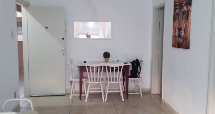 Apartamento grande no Boqueirão de um dormitório.