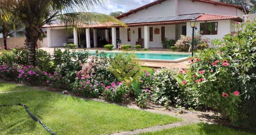 Casa em condomínio fechado com 4 quartos à venda no Centro
