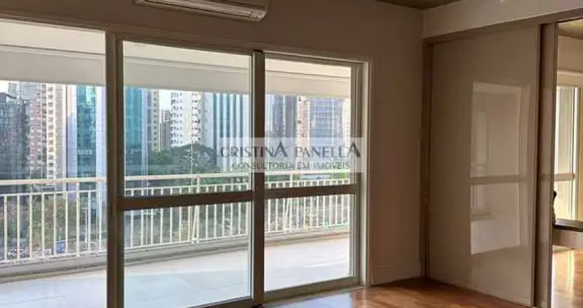 Apartamento diferenciado no itaim: 1 suíte com escritório e closet + 2 garagens
